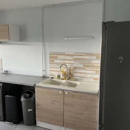 Spacieux 4 Personnes Sixieme * Charleville-Mézières